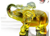 Amber Gekleurd van de Decoratieolifanten van het Glans Binnenhuis het Beeldjestandbeeld 135*80*115mm