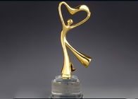 Het elegante Goud van de de Trofeekop van het Ontwerp Bevindende Metaal dat voor Dansende Winnaars wordt geplateerd