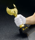 Hart en Wing Custom Engraved Trophy Material-Harsliefde en Uitdrukking in het Bureau